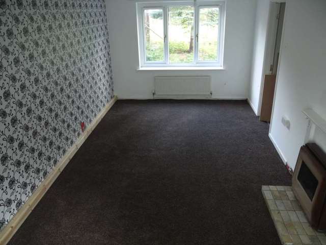  Image of 3 bedroom Detached house to rent in Birch Hall Close Oldham OL4 at Birch Hall Close Holts Oldham, OL4 5PE