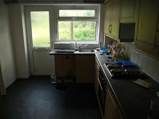  Image of 3 bedroom Detached house to rent in Birch Hall Close Oldham OL4 at Birch Hall Close Holts Oldham, OL4 5PE