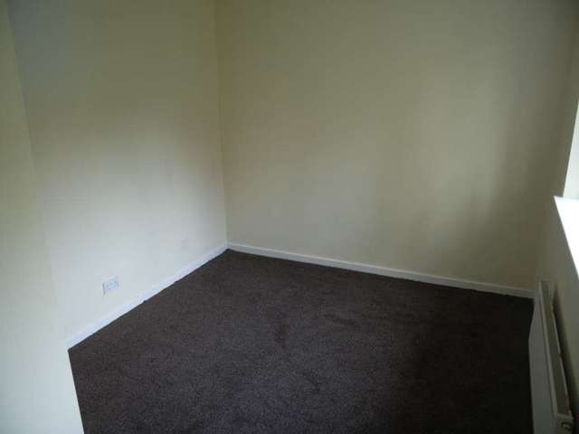  Image of 3 bedroom Detached house to rent in Birch Hall Close Oldham OL4 at Birch Hall Close Holts Oldham, OL4 5PE