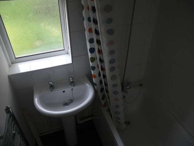  Image of 3 bedroom Detached house to rent in Birch Hall Close Oldham OL4 at Birch Hall Close Holts Oldham, OL4 5PE