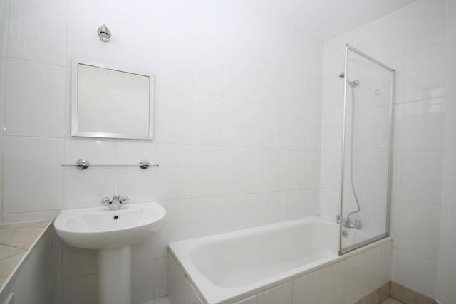  Image of 2 bedroom Apartment to rent in Blackheath Road London SE10 at Greenwich, SE10 8PD