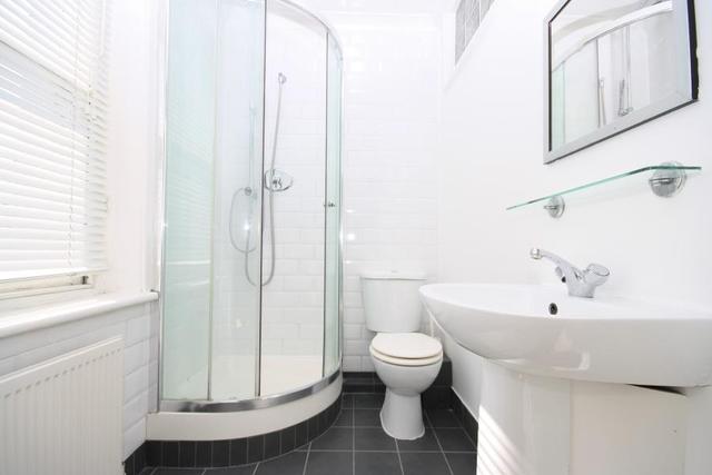  Image of 2 bedroom Apartment to rent in Blackheath Road London SE10 at Greenwich, SE10 8PD