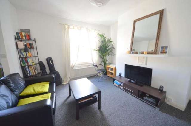  Image of 1 bedroom Apartment to rent in Caledonian Road London N1 at Caledonian Road  Islington, N1 1BB
