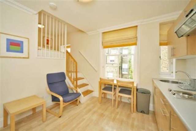  Image of Flat to rent in Campden Grove London W8 at London, W8 4JG