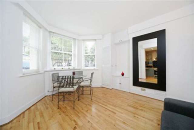  Image of 1 bedroom Flat to rent in Campden Hill Gardens London W8 at London, W8 7AX