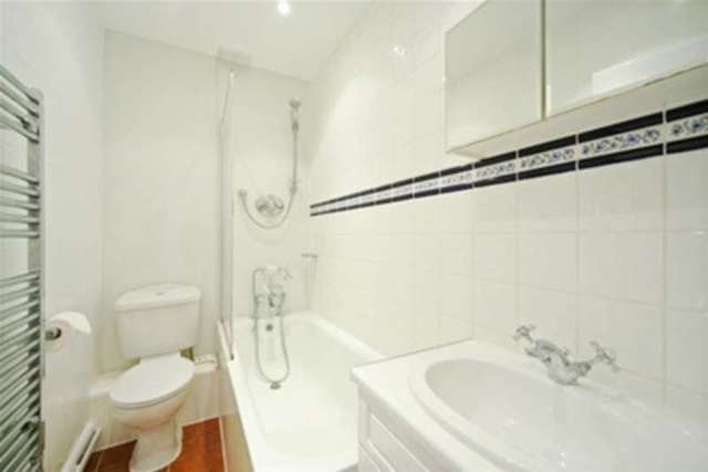  Image of 1 bedroom Flat to rent in Campden Hill Gardens London W8 at London, W8 7AX