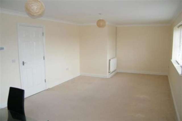  Image of 2 bedroom Flat to rent in Caspian Way Purfleet RM19 at Purfleet, RM19 1LA