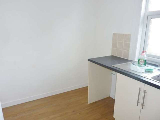  Image of 3 bedroom Flat for sale in Cavendish Place Eastbourne BN21 at Eastbourne, BN21 3RR