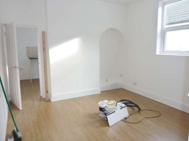  Image of 3 bedroom Flat for sale in Cavendish Place Eastbourne BN21 at Eastbourne, BN21 3RR