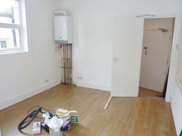  Image of 3 bedroom Flat for sale in Cavendish Place Eastbourne BN21 at Eastbourne, BN21 3RR