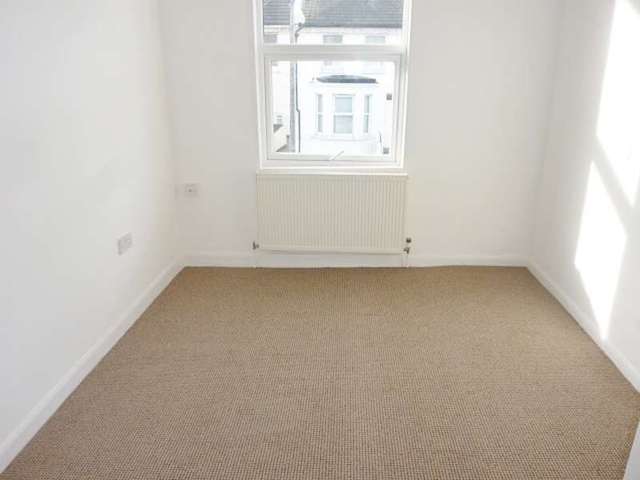 Image of 3 bedroom Flat for sale in Cavendish Place Eastbourne BN21 at Eastbourne, BN21 3RR