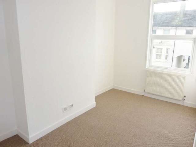  Image of 3 bedroom Flat for sale in Cavendish Place Eastbourne BN21 at Eastbourne, BN21 3RR
