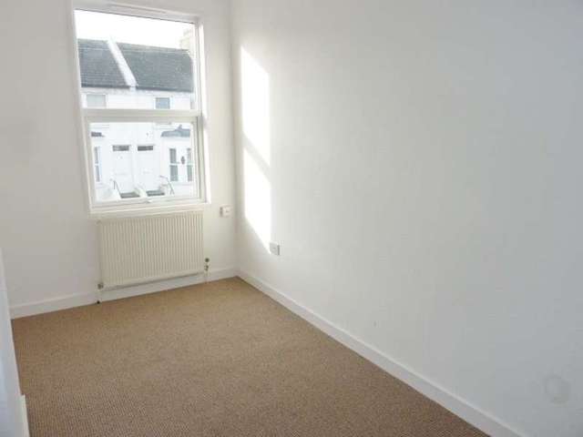  Image of 3 bedroom Flat for sale in Cavendish Place Eastbourne BN21 at Eastbourne, BN21 3RR