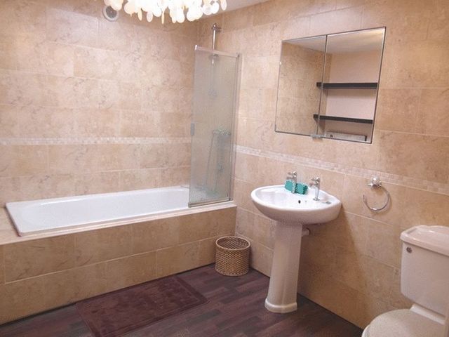  Image of 2 bedroom Property to rent in Cedars Road Beddington Croydon CR0 at Cedars Road  Croydon, CR0 4PT
