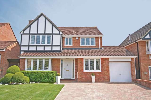  Image of 4 bedroom Detached house for sale in Sundew Road Hemel Hempstead HP1 at Sundew Road Chaulden Vale Hemel Hempstead, HP1 2DQ