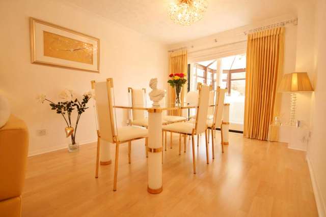  Image of 4 bedroom Detached house for sale in Sundew Road Hemel Hempstead HP1 at Sundew Road Chaulden Vale Hemel Hempstead, HP1 2DQ