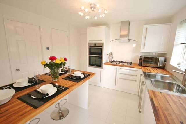  Image of 4 bedroom Detached house for sale in Sundew Road Hemel Hempstead HP1 at Sundew Road Chaulden Vale Hemel Hempstead, HP1 2DQ
