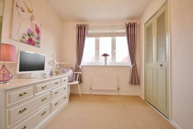  Image of 4 bedroom Detached house for sale in Sundew Road Hemel Hempstead HP1 at Sundew Road Chaulden Vale Hemel Hempstead, HP1 2DQ
