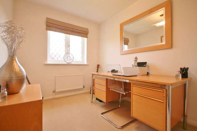  Image of 4 bedroom Detached house for sale in Sundew Road Hemel Hempstead HP1 at Sundew Road Chaulden Vale Hemel Hempstead, HP1 2DQ