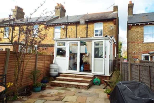  Image of 2 bedroom Terraced house to rent in Chelmsford Road London N14 at London, N14 5PU
