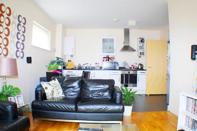  Image of 1 bedroom Apartment to rent in Birdwood Avenue London SE13 at London, SE13 6UR