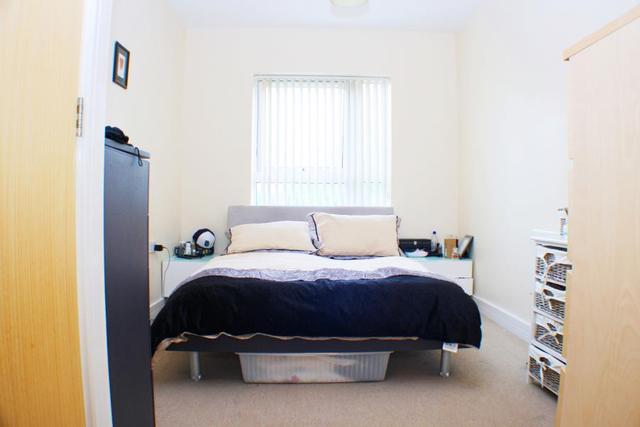  Image of 1 bedroom Apartment to rent in Birdwood Avenue London SE13 at London, SE13 6UR