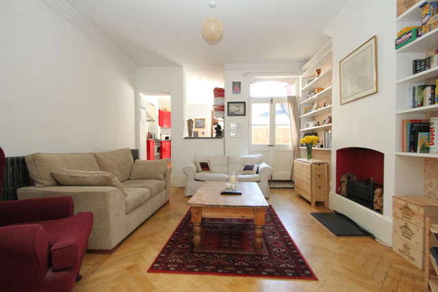  Image of 1 bedroom Flat for sale in Claremont Road Surbiton KT6 at Surbiton Surrey, KT6 4QU
