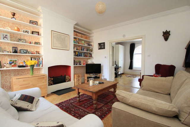  Image of 1 bedroom Flat for sale in Claremont Road Surbiton KT6 at Surbiton Surrey, KT6 4QU