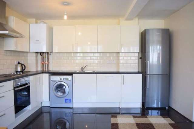  Image of 2 bedroom Apartment to rent in Clements Road Ilford IG1 at Ilford, IG1 1BA