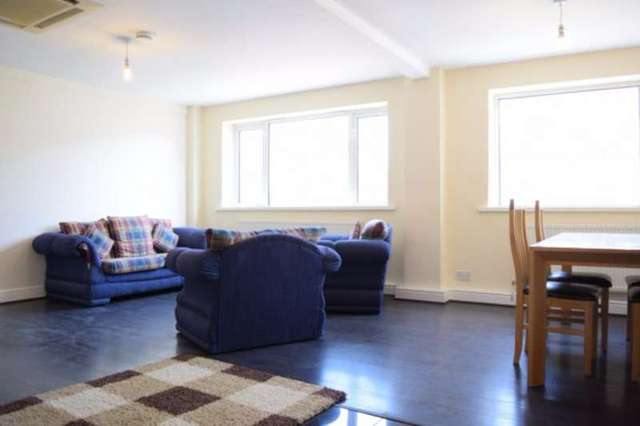  Image of 2 bedroom Apartment to rent in Clements Road Ilford IG1 at Ilford, IG1 1BA