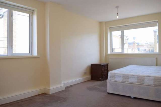  Image of 2 bedroom Apartment to rent in Clements Road Ilford IG1 at Ilford, IG1 1BA