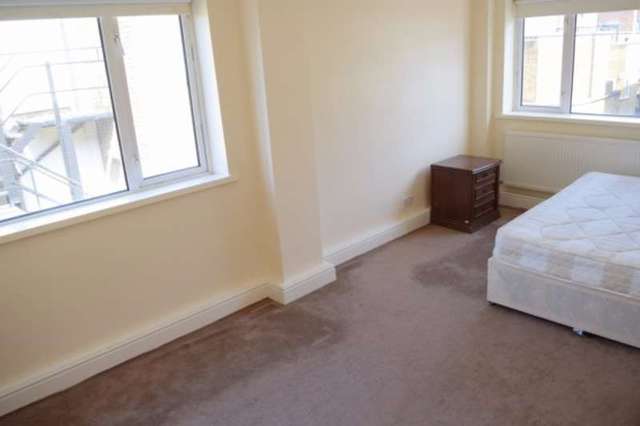  Image of 2 bedroom Apartment to rent in Clements Road Ilford IG1 at Ilford, IG1 1BA