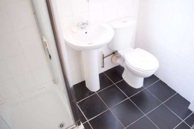  Image of 2 bedroom Apartment to rent in Clements Road Ilford IG1 at Ilford, IG1 1BA