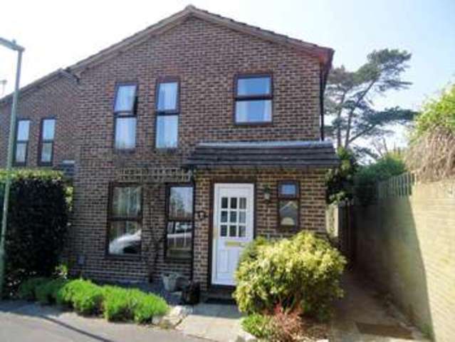  Image of 3 bedroom Terraced house for sale in Cleveland Drive Fareham PO14 at Cleveland Drive  Fareham, PO14 1SW