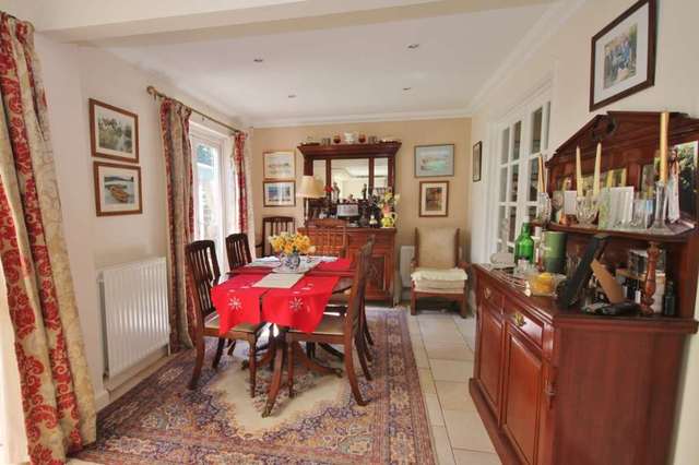  Image of 5 bedroom Detached house for sale in Clifton Close Horley RH6 at Clifton Close  Horley, RH6 9SE