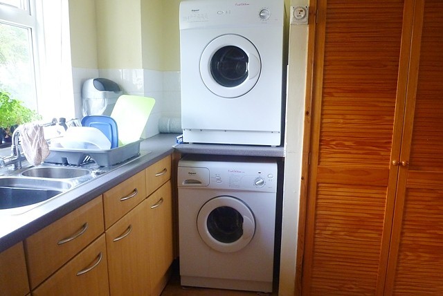  Image of 2 bedroom Flat to rent in Cliveden Close Preston Brighton BN1 at Cliveden Close  Brighton, BN1 6UE