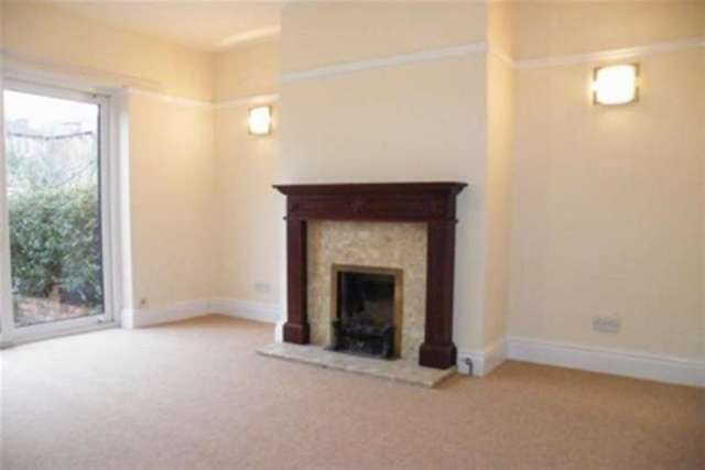  Image of 3 bedroom Semi-Detached house to rent in Clumber Road West Bridgford Nottingham NG2 at Nottingham, NG2 6DP