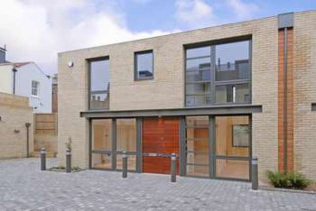  Image of 5 bedroom Semi-Detached house to rent in Coleridge Road London N8 at Coleridge Road  Crouch End, N8 8ED