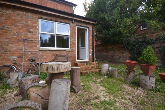  Image of Studio flat to rent in Connaught Road Reading RG30 at Connaught Road  Reading, RG30 2UF