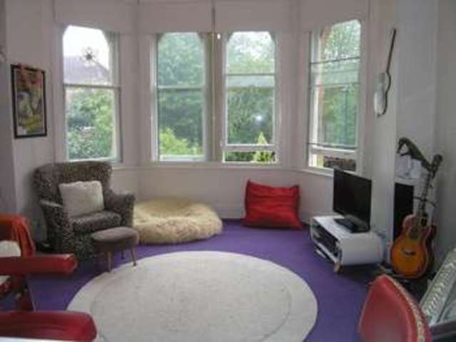  Image of 2 bedroom Flat to rent in Crescent Road London N8 at Crescent Road  Couch End, N8 8AX