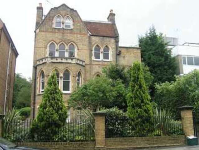  Image of 2 bedroom Flat to rent in Crescent Road London N8 at Crescent Road  Couch End, N8 8AX