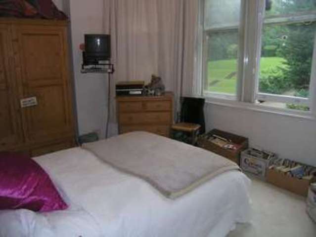 Image of 2 bedroom Flat to rent in Crescent Road London N8 at Crescent Road  Couch End, N8 8AX