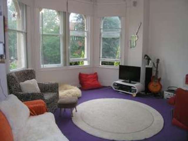 Image of 2 bedroom Flat to rent in Crescent Road London N8 at Crescent Road  Couch End, N8 8AX