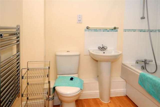  Image of 1 bedroom Apartment to rent in Trafalgar Gardens Crawley RH10 at Daniels House, Trafalgar Gardens Three Bridges Crawley, RH10 7SR