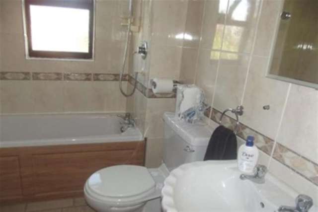  Image of 3 bedroom Detached house to rent in Dean Close Nottingham NG8 at Nottingham, NG8 2BX