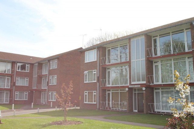  Image of 2 bedroom Flat to rent in Devonshire Avenue Sutton SM2 at Devonshire Avenue  Sutton, SM2 5JJ