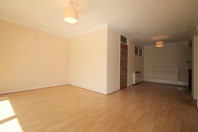  Image of 2 bedroom Flat to rent in Devonshire Avenue Sutton SM2 at Devonshire Avenue  Sutton, SM2 5JJ