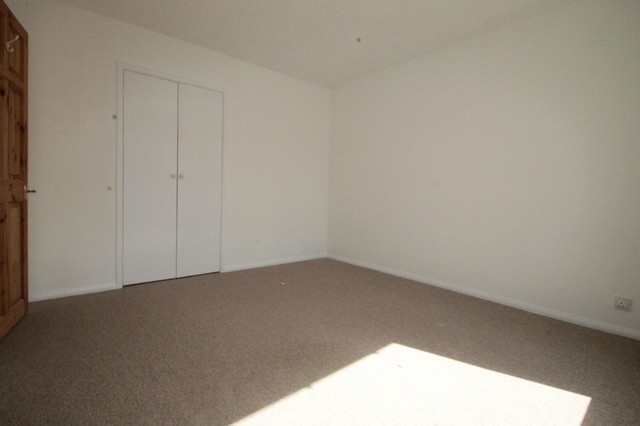  Image of 2 bedroom Flat to rent in Devonshire Avenue Sutton SM2 at Devonshire Avenue  Sutton, SM2 5JJ