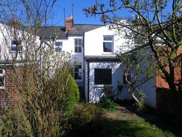 Image of 3 bedroom Terraced house to rent in Donnington Gardens Reading RG1 at Reading, RG1 5LZ