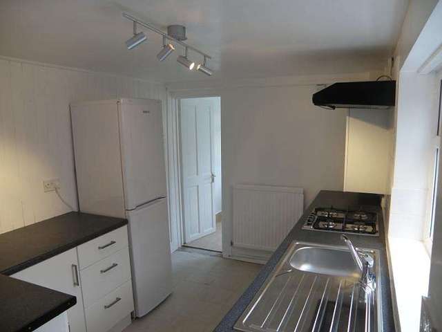  Image of 3 bedroom Terraced house to rent in Donnington Gardens Reading RG1 at Reading, RG1 5LZ